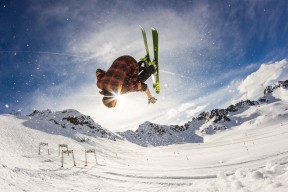 世界毽球锦标赛 中国队再夺团体金牌 “脚上艺术”惊艳观众